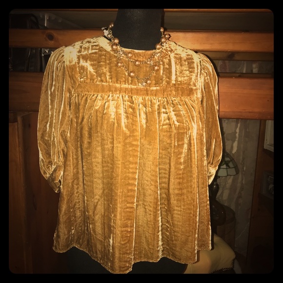 NWOT! Gold Velvet top - Picture 4 of 6